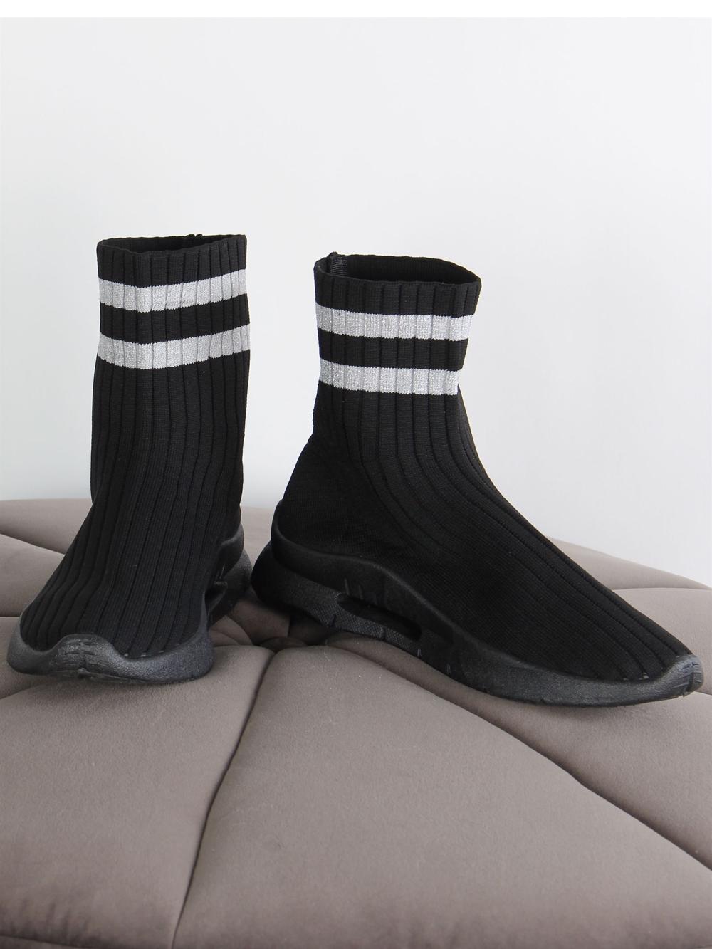 Aura - Sorte sokkesneakers med sølv striber foroven og sort sål